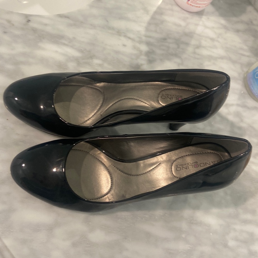 Bandolino black patent leather heels size 8.5